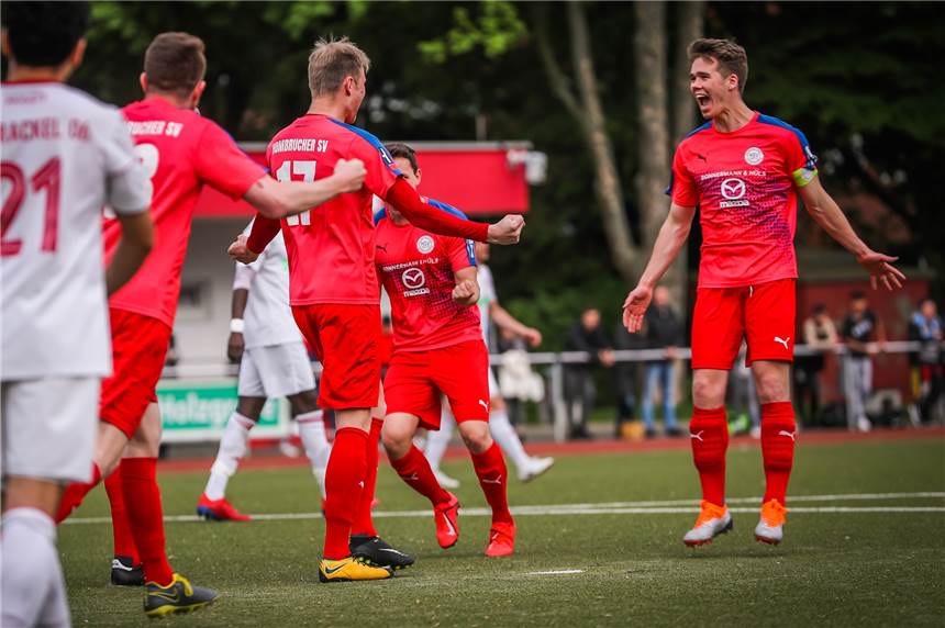 Ein Geist für den Hombrucher SV - Trainerteam startet „Saisonvorbereitung“ auf Mallorca HSV-Kapitän Fabian Lienig (r.) und der Hombrucher SV wollen in der nächsten Landesliga-Saison wieder jubeln. Mit der Vorbereitung fängt der HSV deshalb jetzt schonmal an.