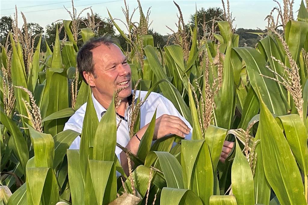 Landwirt, Erfinder, Visionär: Hubert Loick ist Unternehmer des Jahres 2022 Hubert Loick im Maisfeld