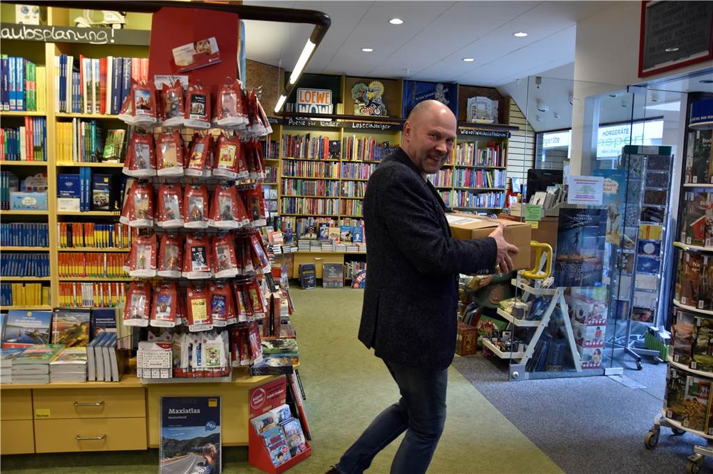 Shoppen mit Termin in Werne: „Das ist besser als nichts.“ Hubertus Waterhues darf seine Buchhandlung seit Montag „normal“ öffnen, ähnliche wie Lebensmittelgeschäfte. Terminabsprachen sind nicht nötig, allerdings begrenzt er die maximale Kundenzahl auf fünf.