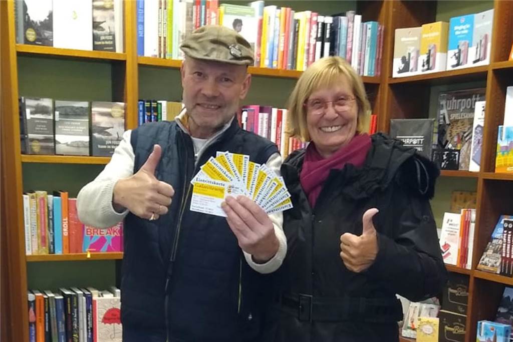 Kartenvorverkauf für Karneval in Werne steht an Hubertus Waterhues verkauft bei Bücher Beckmann die Karten für die Karnevalsveranstaltungen.