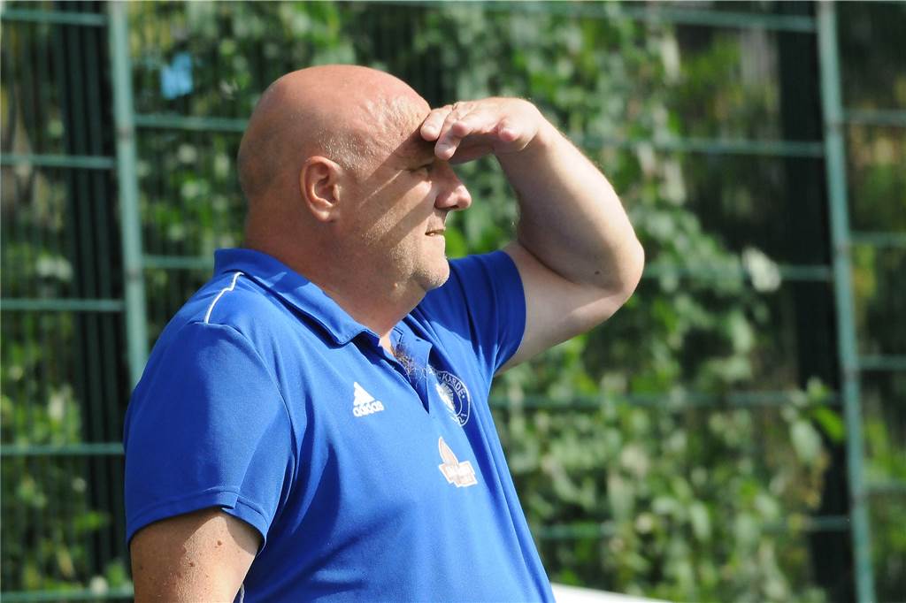 BW Huckarde gegen Spvg Schwerin: Drei Tore, Rote Karte und auch ein Trainer fliegt vom Platz Huckardes Coach Thomas Faust.