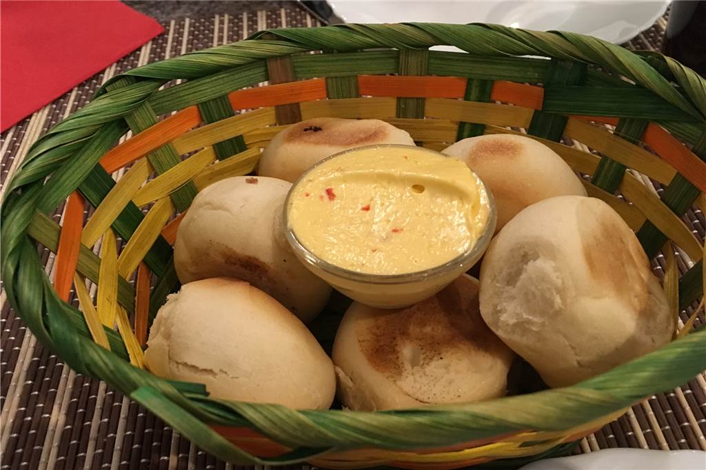 Service ist im Bella Roma wirklich gut, doch das Ambiente ist steigerungsfähig Hübsch anzusehen und dazu lecker - der kulinarische Gruß des Hauses.