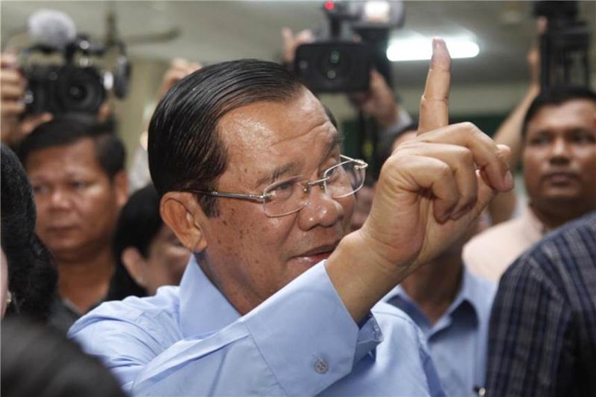 Kambodscha auf dem Weg zurück zum Ein-Parteien-Staat Hun Sen regiert das südostasiatische Land bereits seit 33 Jahren. Foto: Heng Sinith/AP