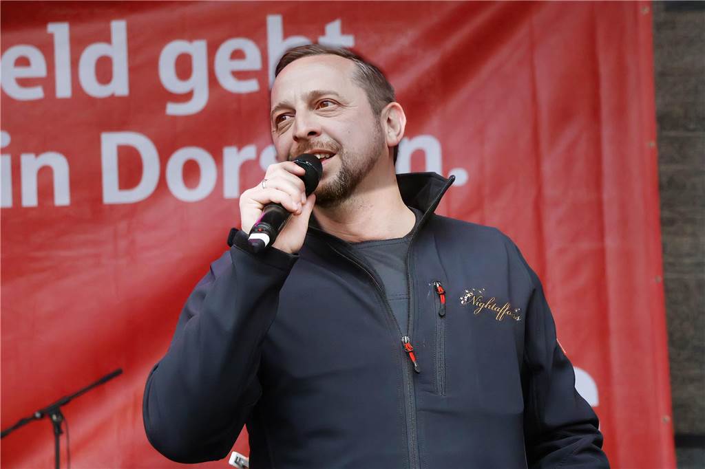 Hunderte kamen am Samstagabend zum Marktplatz in Dorsten, um die Florians zu hören.