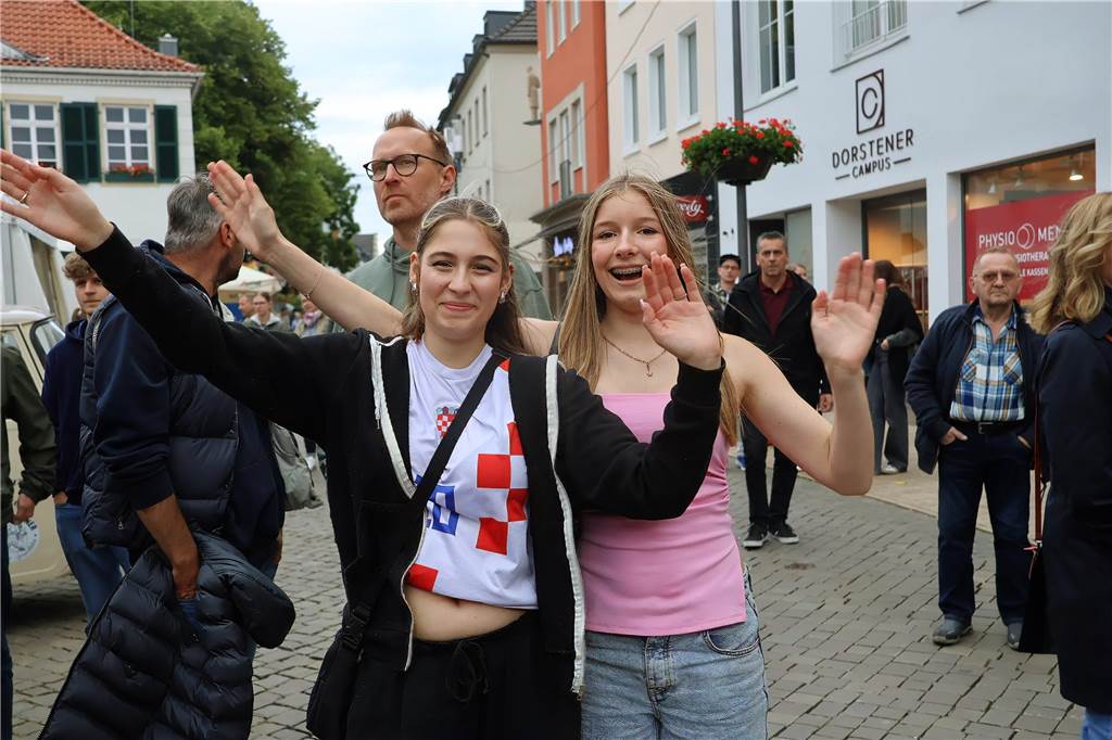 Hunderte kamen am Samstagabend zum Marktplatz in Dorsten, um die Florians zu hören.