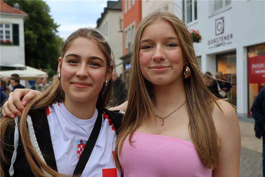 Hunderte kamen am Samstagabend zum Marktplatz in Dorsten, um die Florians zu hören.