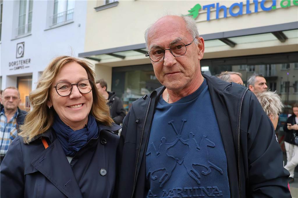Hunderte kamen am Samstagabend zum Marktplatz in Dorsten, um die Florians zu hören.