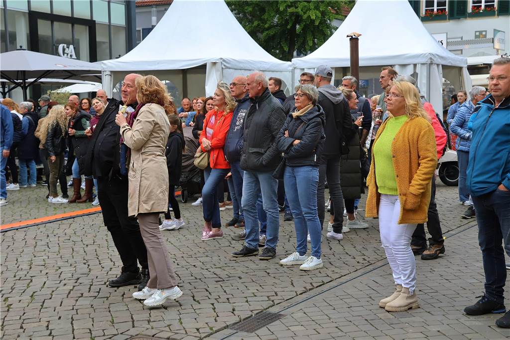 Hunderte kamen am Samstagabend zum Marktplatz in Dorsten, um die Florians zu hören.