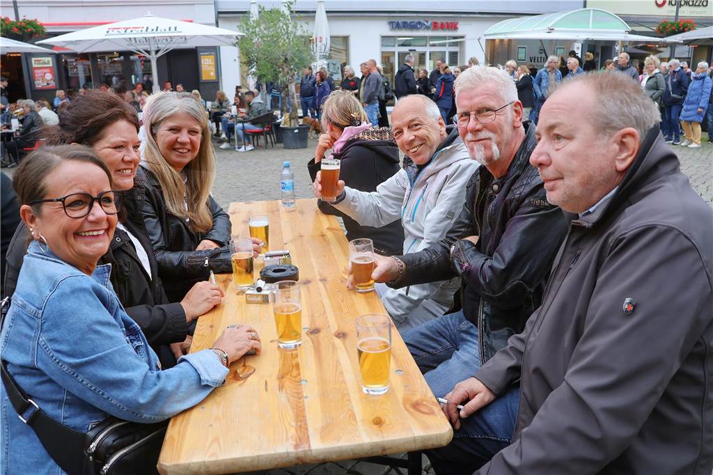 Hunderte kamen am Samstagabend zum Marktplatz in Dorsten, um die Florians zu hören.
