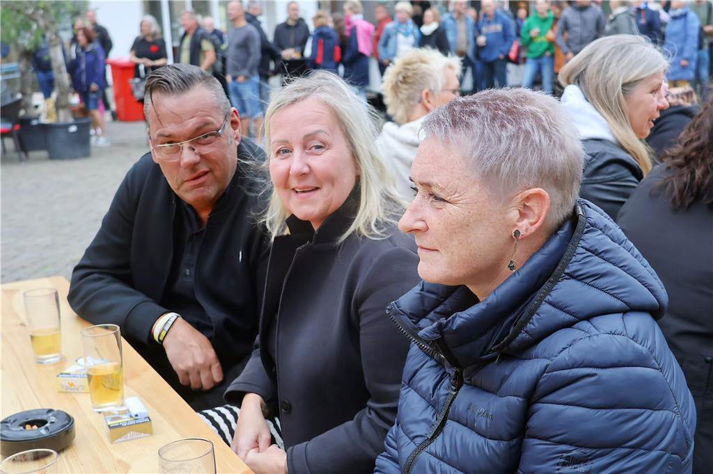 Hunderte kamen am Samstagabend zum Marktplatz in Dorsten, um die Florians zu hören.