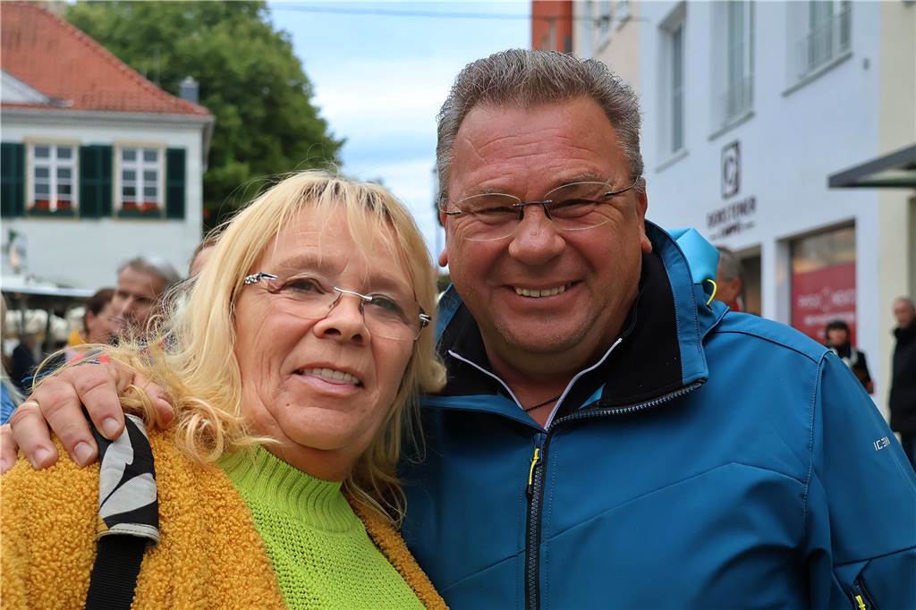 Hunderte kamen am Samstagabend zum Marktplatz in Dorsten, um die Florians zu hören.