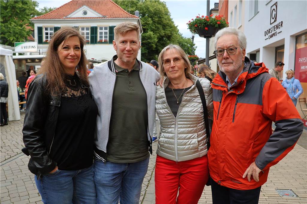 Hunderte kamen am Samstagabend zum Marktplatz in Dorsten, um die Florians zu hören.