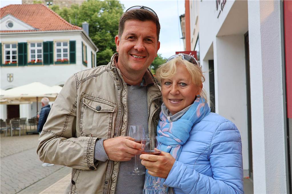 Hunderte kamen am Samstagabend zum Marktplatz in Dorsten, um die Florians zu hören.