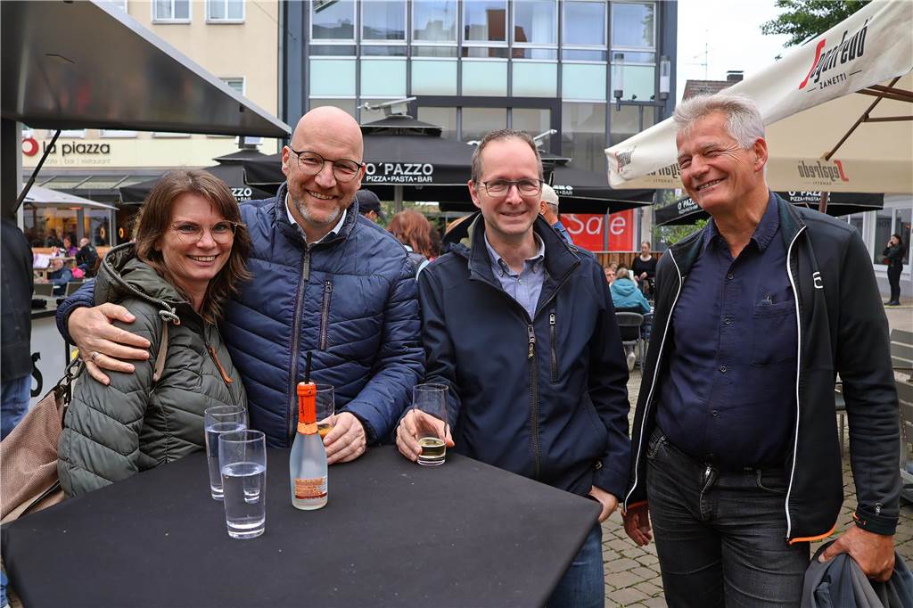 Hunderte kamen am Samstagabend zum Marktplatz in Dorsten, um die Florians zu hören.