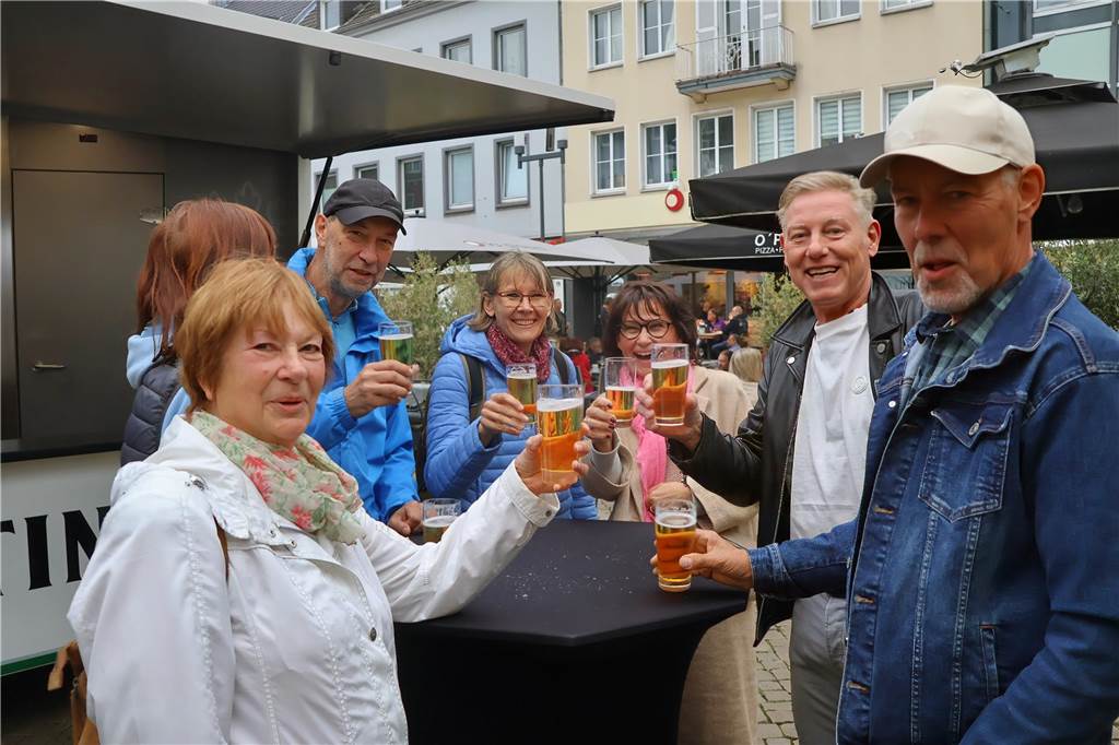 Hunderte kamen am Samstagabend zum Marktplatz in Dorsten, um die Florians zu hören.