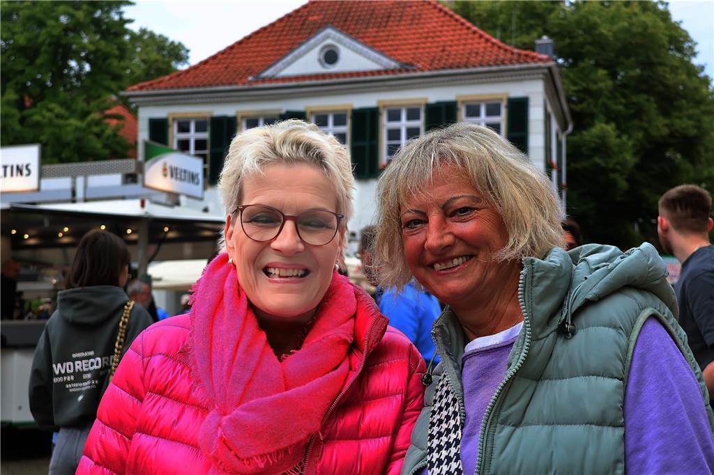 Hunderte kamen am Samstagabend zum Marktplatz in Dorsten, um die Florians zu hören.