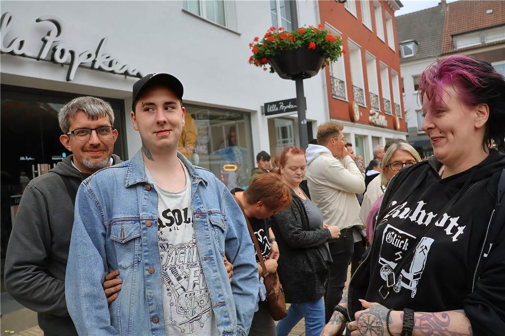Hunderte kamen am Samstagabend zum Marktplatz in Dorsten, um die Florians zu hören.