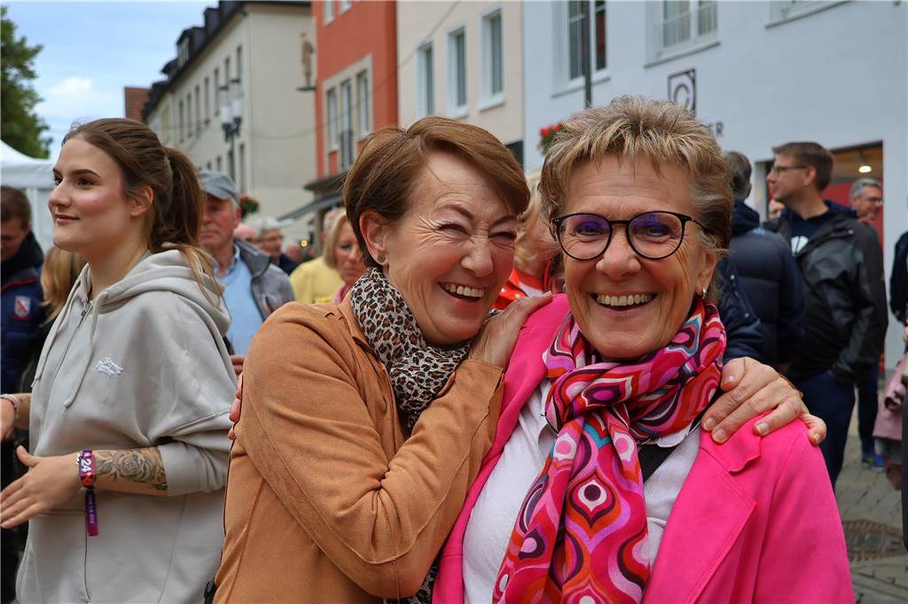 Hunderte kamen am Samstagabend zum Marktplatz in Dorsten, um die Florians zu hören.