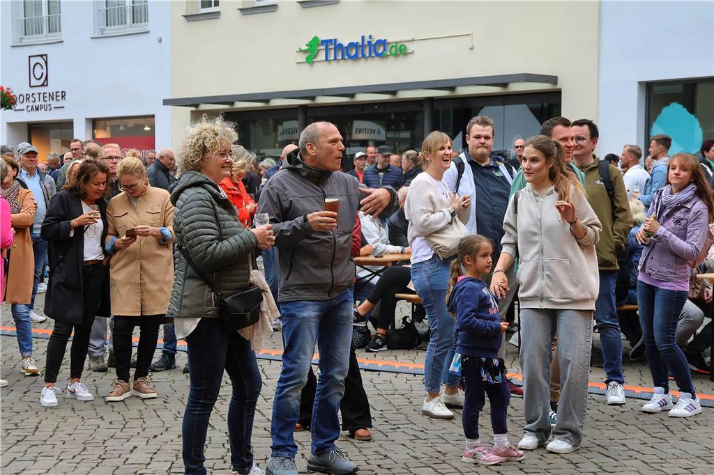 Hunderte kamen am Samstagabend zum Marktplatz in Dorsten, um die Florians zu hören.