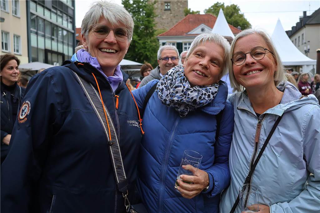 Hunderte kamen am Samstagabend zum Marktplatz in Dorsten, um die Florians zu hören.