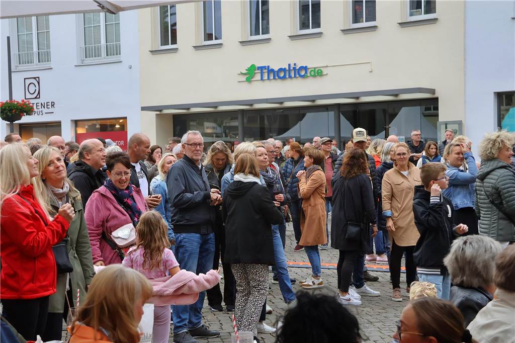 Hunderte kamen am Samstagabend zum Marktplatz in Dorsten, um die Florians zu hören.
