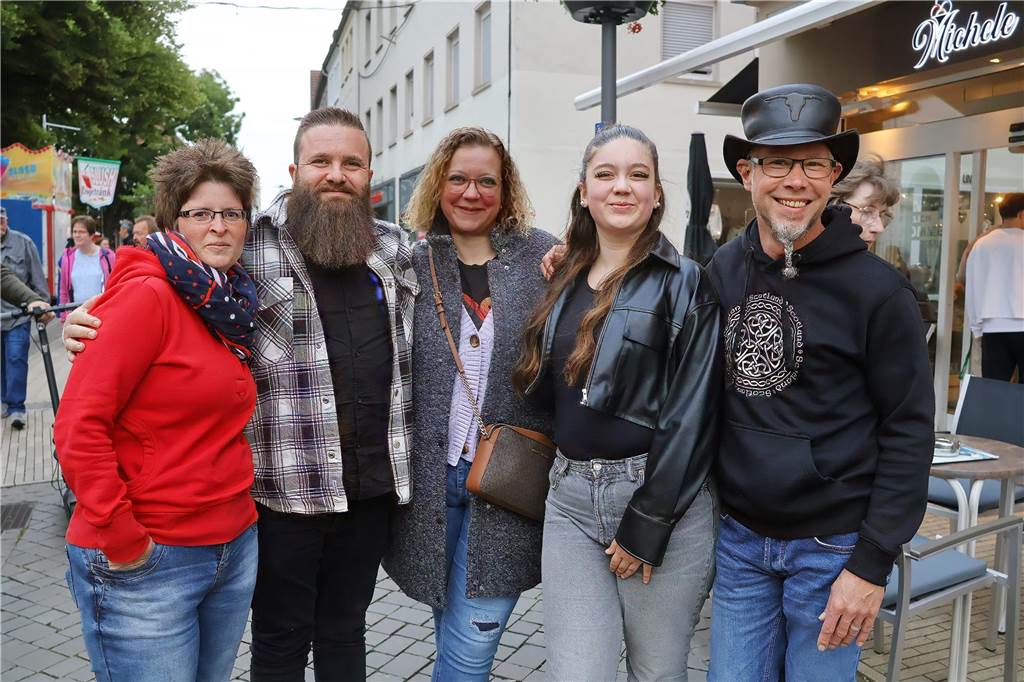 Hunderte kamen am Samstagabend zum Marktplatz in Dorsten, um die Florians zu hören.