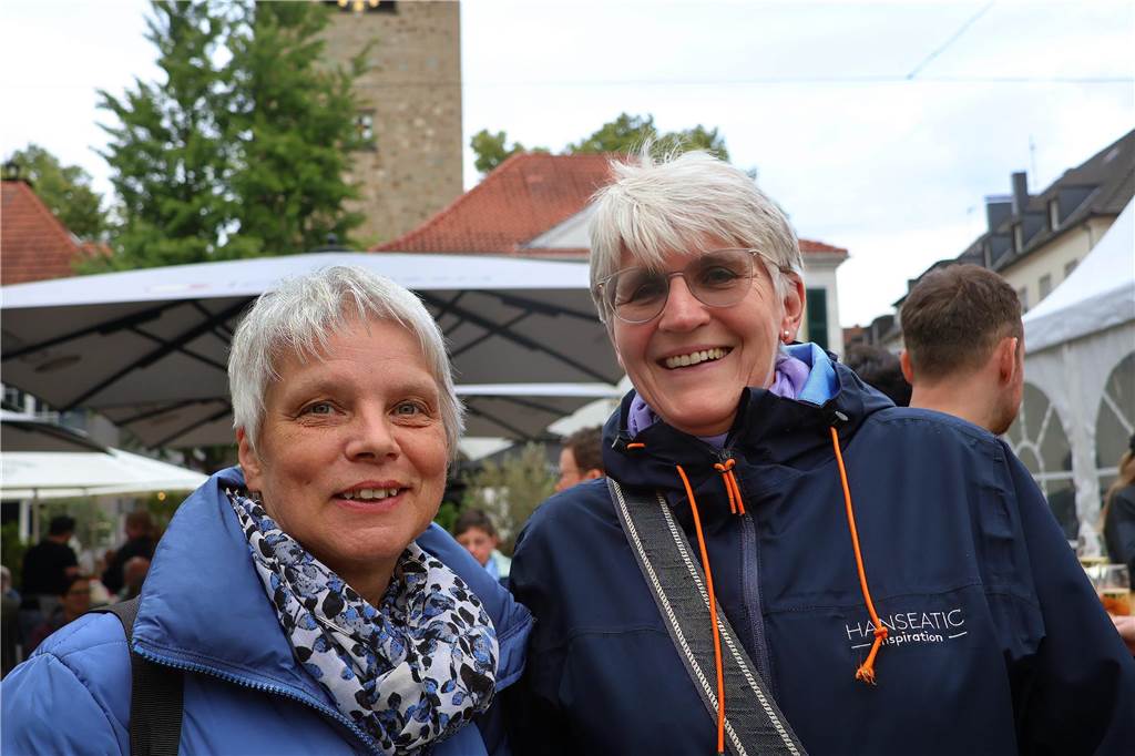 Hunderte kamen am Samstagabend zum Marktplatz in Dorsten, um die Florians zu hören.