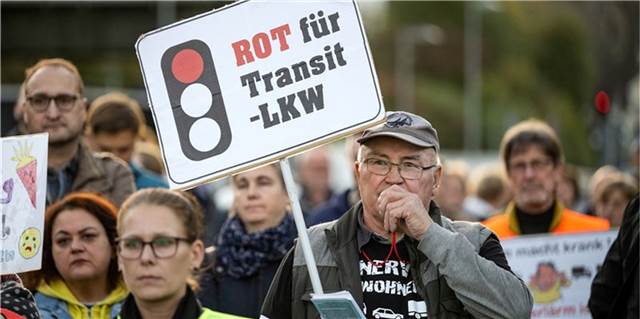 A45-Talbrücke Lüdenscheid: Hunderte Bürger demonstrieren empört