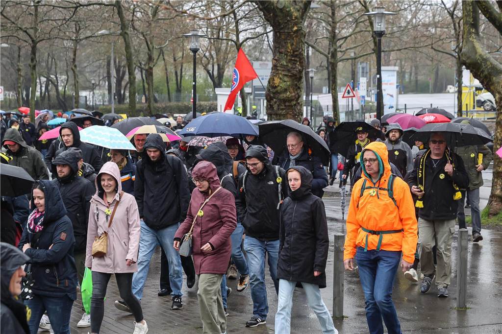 Hunderte nahmen trotz REgens am Heinrich-Czerkus-Lauf teil.