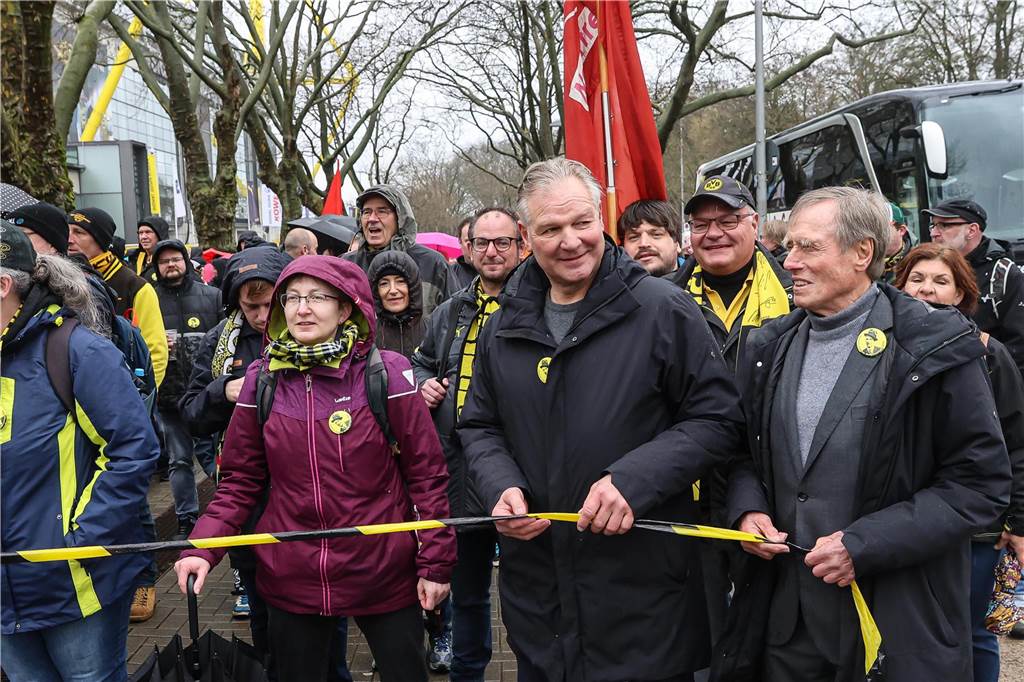 Hunderte nahmen trotz REgens am Heinrich-Czerkus-Lauf teil.