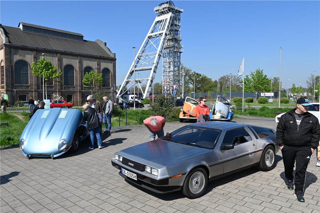 Hunderte Oldtimer und noch mehr Schaulustige kamen zum großen Treffen am Ostersonntag im CreativQuartier Fürst Leopold in Dorsten. Es war die sechste Veranstaltung dieser Art.