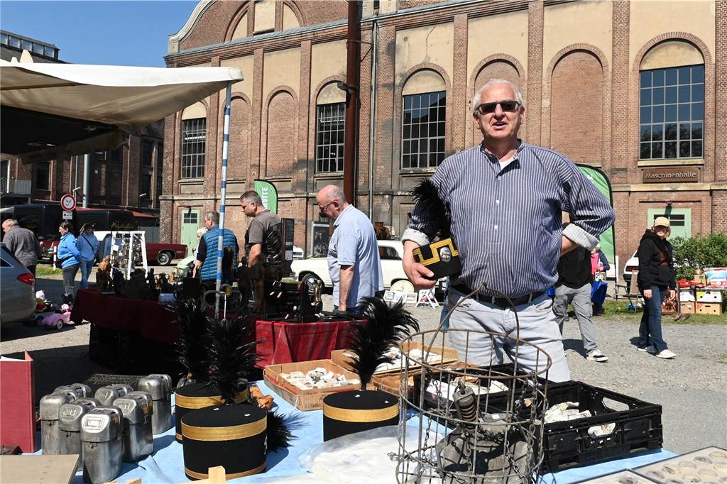 Hunderte Oldtimer und noch mehr Schaulustige kamen zum großen Treffen am Ostersonntag im CreativQuartier Fürst Leopold in Dorsten. Es war die sechste Veranstaltung dieser Art.