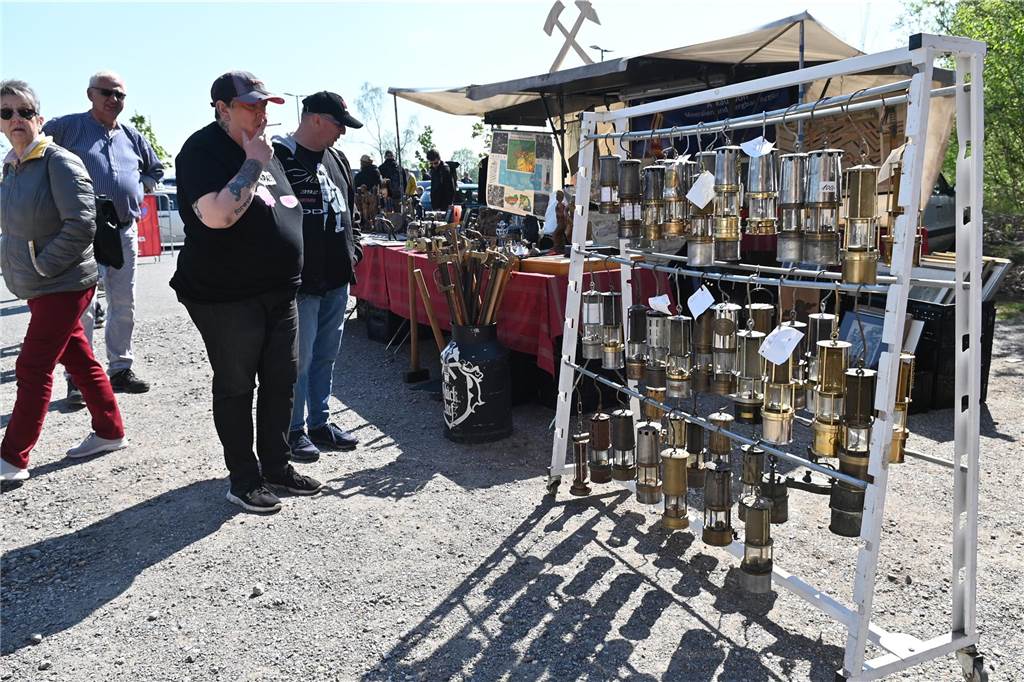 Hunderte Oldtimer und noch mehr Schaulustige kamen zum großen Treffen am Ostersonntag im CreativQuartier Fürst Leopold in Dorsten. Es war die sechste Veranstaltung dieser Art.