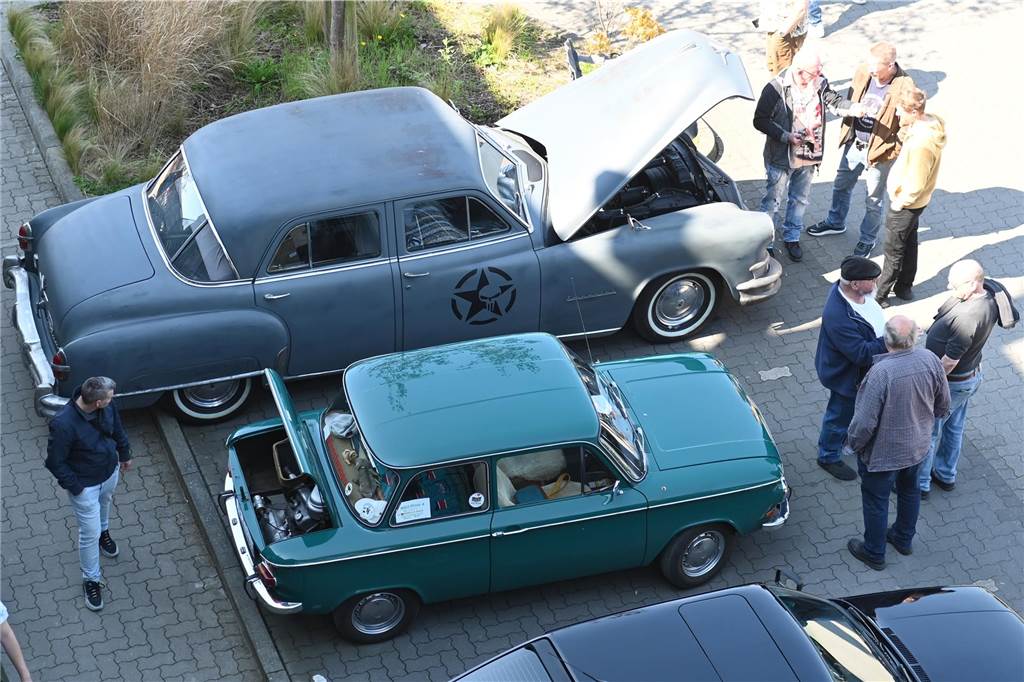 Hunderte Oldtimer und noch mehr Schaulustige kamen zum großen Treffen am Ostersonntag im CreativQuartier Fürst Leopold in Dorsten. Es war die sechste Veranstaltung dieser Art.