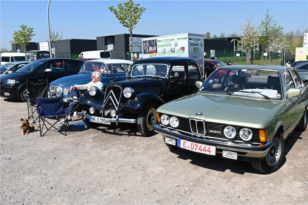 Hunderte Oldtimer und noch mehr Schaulustige kamen zum großen Treffen am Ostersonntag im CreativQuartier Fürst Leopold in Dorsten. Es war die sechste Veranstaltung dieser Art.