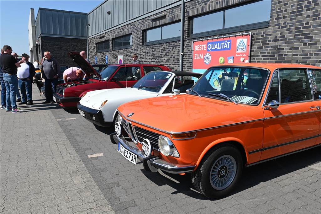 Hunderte Oldtimer und noch mehr Schaulustige kamen zum großen Treffen am Ostersonntag im CreativQuartier Fürst Leopold in Dorsten. Es war die sechste Veranstaltung dieser Art.
