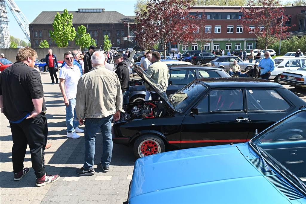 Hunderte Oldtimer und noch mehr Schaulustige kamen zum großen Treffen am Ostersonntag im CreativQuartier Fürst Leopold in Dorsten. Es war die sechste Veranstaltung dieser Art.