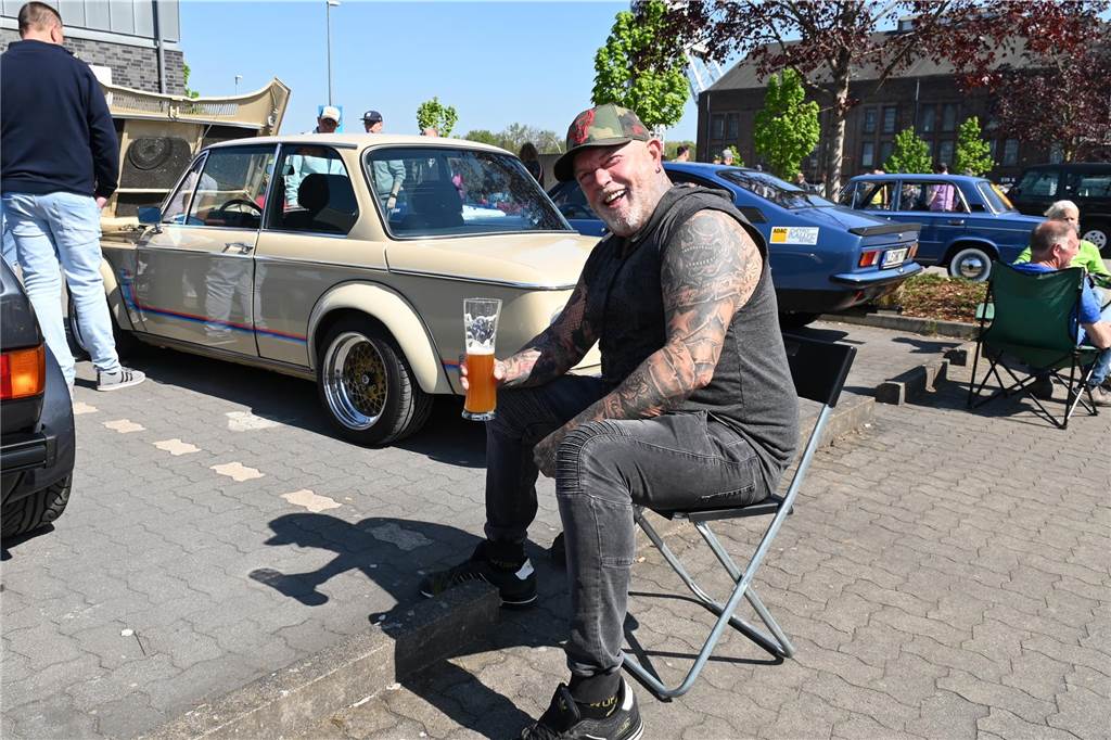 Hunderte Oldtimer und noch mehr Schaulustige kamen zum großen Treffen am Ostersonntag im CreativQuartier Fürst Leopold in Dorsten. Es war die sechste Veranstaltung dieser Art.
