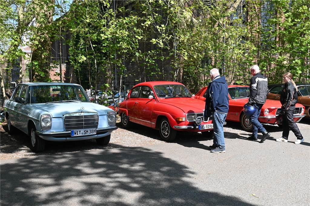 Hunderte Oldtimer und noch mehr Schaulustige kamen zum großen Treffen am Ostersonntag im CreativQuartier Fürst Leopold in Dorsten. Es war die sechste Veranstaltung dieser Art.