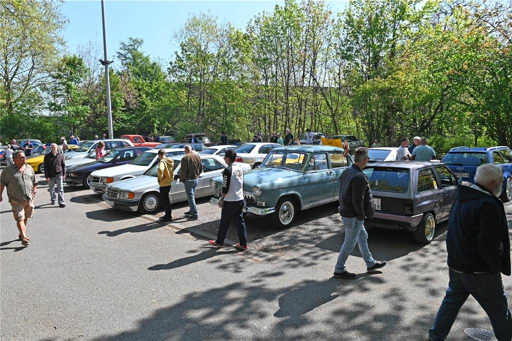 Hunderte Oldtimer und noch mehr Schaulustige kamen zum großen Treffen am Ostersonntag im CreativQuartier Fürst Leopold in Dorsten. Es war die sechste Veranstaltung dieser Art.