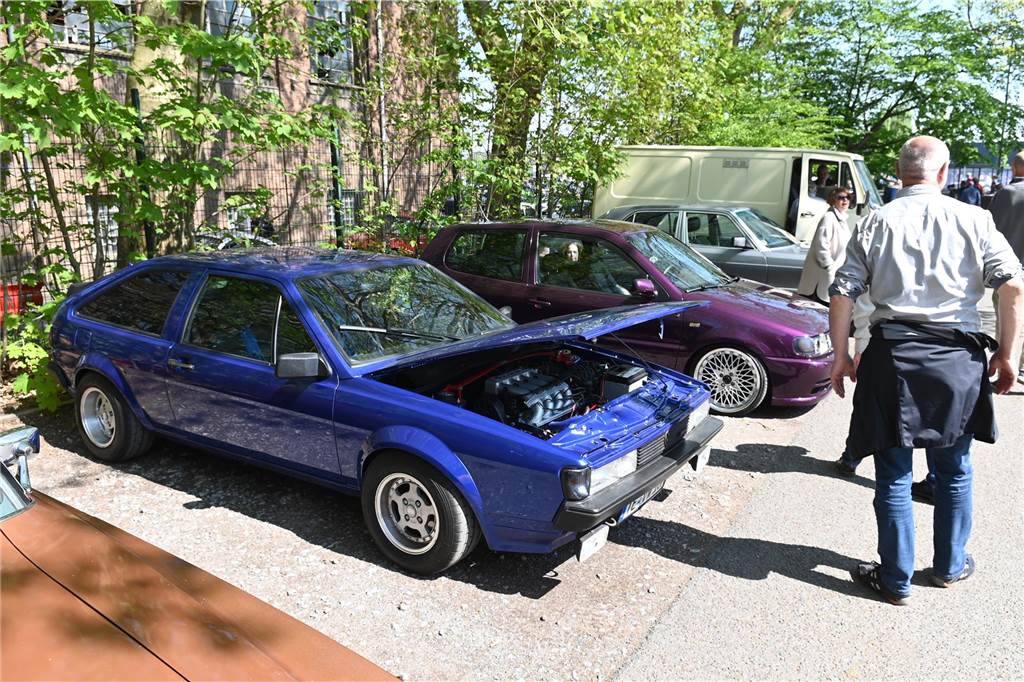 Hunderte Oldtimer und noch mehr Schaulustige kamen zum großen Treffen am Ostersonntag im CreativQuartier Fürst Leopold in Dorsten. Es war die sechste Veranstaltung dieser Art.