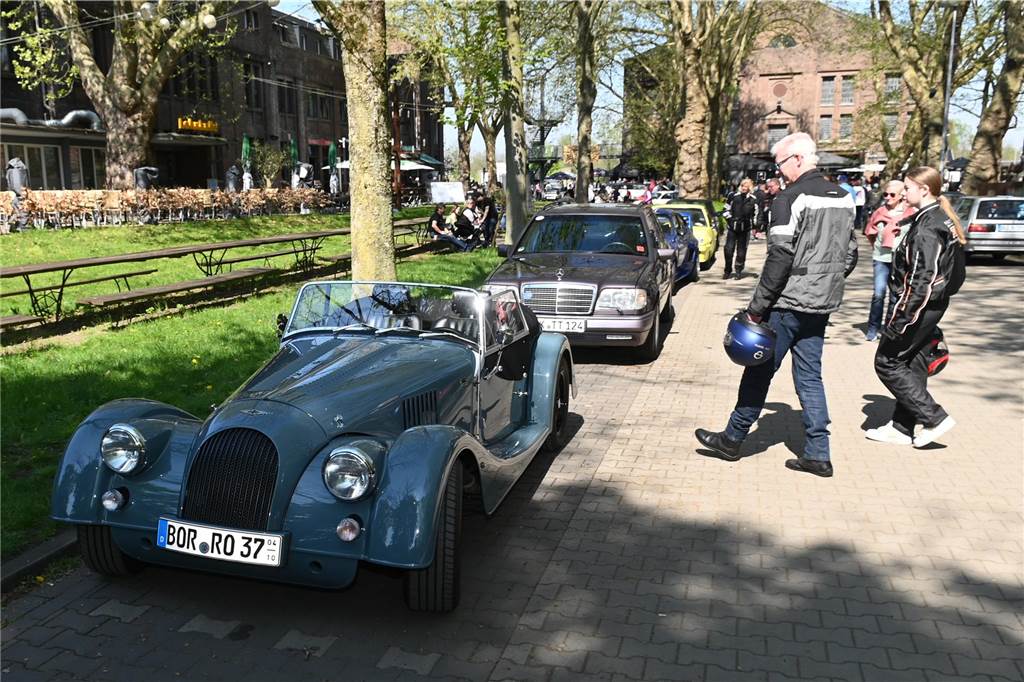 Hunderte Oldtimer und noch mehr Schaulustige kamen zum großen Treffen am Ostersonntag im CreativQuartier Fürst Leopold in Dorsten. Es war die sechste Veranstaltung dieser Art.
