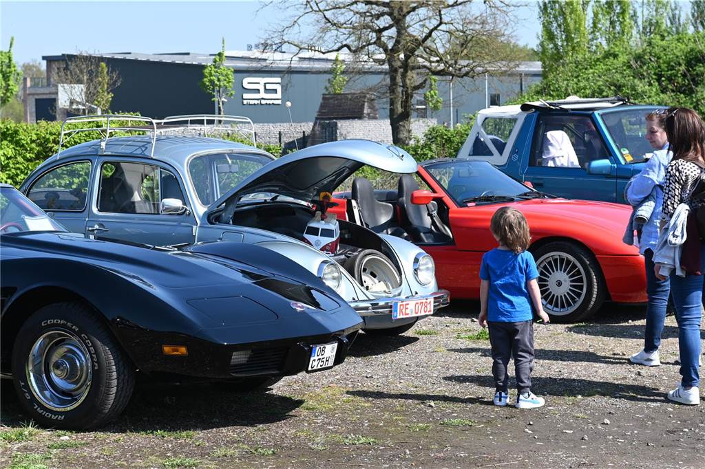 Hunderte Oldtimer und noch mehr Schaulustige kamen zum großen Treffen am Ostersonntag im CreativQuartier Fürst Leopold in Dorsten. Es war die sechste Veranstaltung dieser Art.