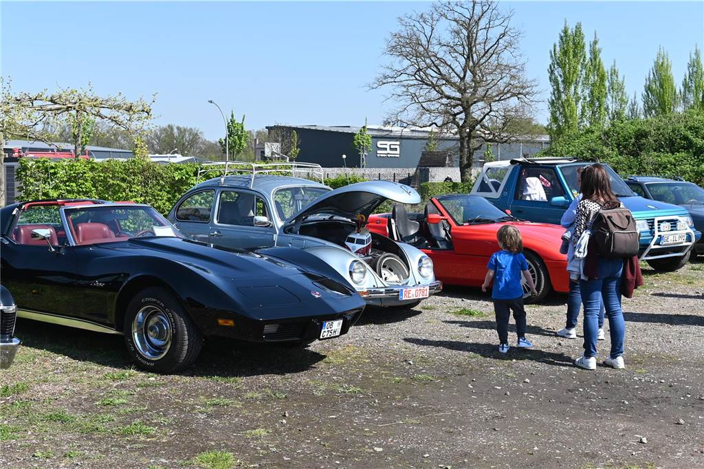 Hunderte Oldtimer und noch mehr Schaulustige kamen zum großen Treffen am Ostersonntag im CreativQuartier Fürst Leopold in Dorsten. Es war die sechste Veranstaltung dieser Art.