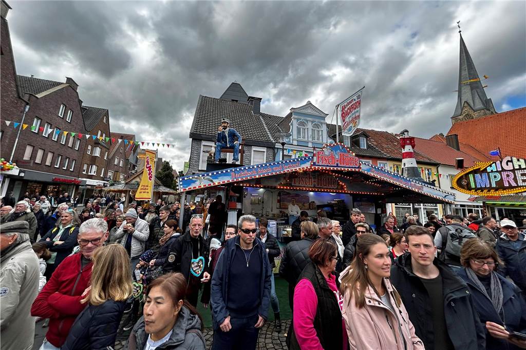 Marktmeister zieht Bilanz: „Selbst Dienstagabend war es noch sehr voll“ Hunderttausende Menschen auf engstem Raum - und doch verlief Sim-Jü 2023 aus polizeilicher Sicht völlig unspektakulär.