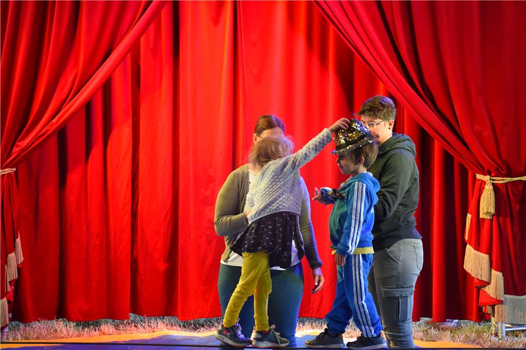 60 kleine Clowns, Fakire und Artisten: Kita Cappenberg wird zum Zirkus Hutwechsel auf dem Hochseil: Viele Kinder wussten schon zu Beginn genau, in welche Rolle sie schlüpfen wollten.