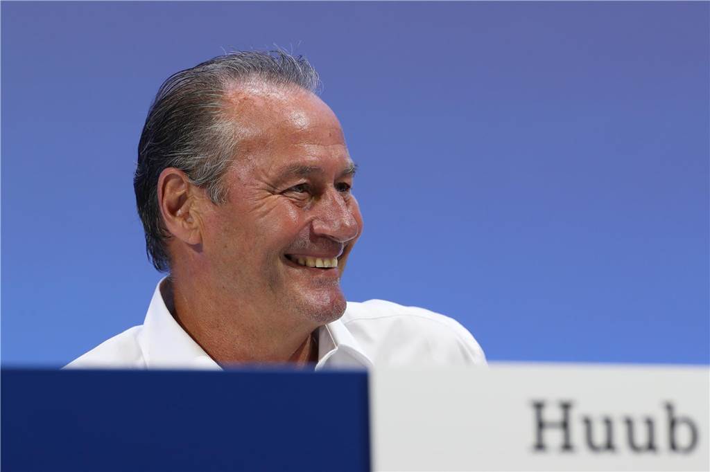 „Es war eine wunderbare Zeit“ Huub Stevens im Aufsichtsrat des FC Schalke 04