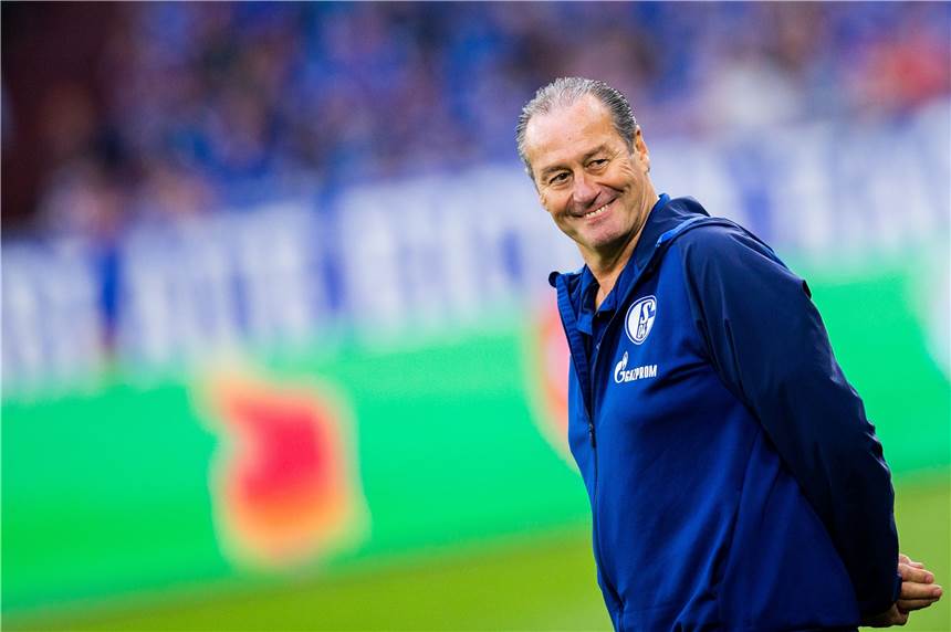 Huub Stevens feiert Comeback als Trainer Huub Stevens beteiligt sich an der „Bundesliga Home Challenge“.