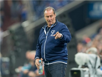 Huub Stevens soll seinem alten Verein in der Relegation helfen. Foto: Guido Kirchner