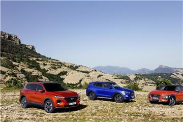 Hyundai überarbeitet den Santa Fe (l-r), Tucson und Kona. Foto: Uli Sonntag/Hyundai